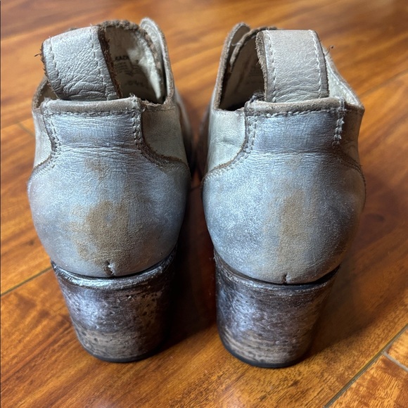 Freebird Leather “Sarah”
Shoe Booties in custom Silver Wash! - Picture 3 of 12